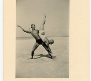 Baleto artistai Marija Juozapaitytė ir Bronius Kelbauskas Palangos kopose. 1936 m. 
