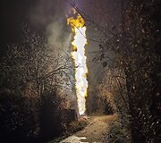 Krokuvoje į dangų &scaron;ovė 20 metrų ugnies stulpas