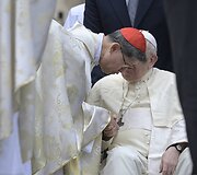 Luisas Antonio Tagle ir ankstesnis popiežius Pranci&scaron;kus / PA