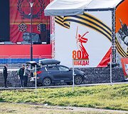 Rusai palei Narvos upę į Estijos pusę įrengė ekranus, kuriuose rodomos įprastos propagandinės transliacijos