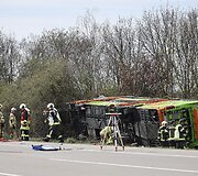 Vokietijoje greitkelyje apvirto &bdquo;Flixbus&ldquo; autobusas