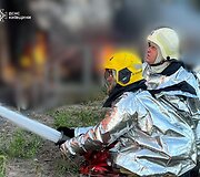 Rusai atakavo pramoninį objektą Kyjive: gaisrui gesinti pasitelktas robotas ir gaisrinis traukinys