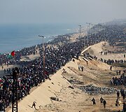 Palestiniečiai grįžta į namus nuniokotoje &scaron;iaurinėje Gazoje