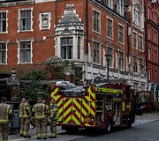 Didelis gaisras nusiaubė prabangų Londono vie&scaron;butį