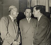 V. Klova su japonų profesoriais. 1960 m.  