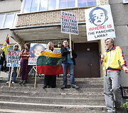 Piketas prie Kinijos ambasados