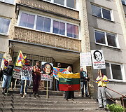 Piketas prie Kinijos ambasados