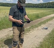 Į pagalbą pasitelkę dronus ir &scaron;unis medžiotojai i&scaron;gelbėjo du &scaron;imtus stirnų jauniklių