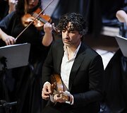 Mandolinos virtuozas Avi Avitalis surengė nepamir&scaron;tamą koncertą kartu su Klaipėdos kameriniu orkestru