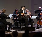 Mandolinos virtuozas Avi Avitalis surengė nepamir&scaron;tamą koncertą kartu su Klaipėdos kameriniu orkestru