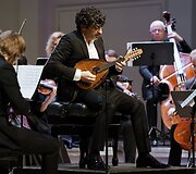 Mandolinos virtuozas Avi Avitalis surengė nepamir&scaron;tamą koncertą kartu su Klaipėdos kameriniu orkestru