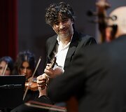 Mandolinos virtuozas Avi Avitalis surengė nepamir&scaron;tamą koncertą kartu su Klaipėdos kameriniu orkestru