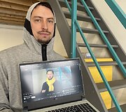 V. Mikaitis pakvietė pasižvalgyti po jo biurą: čia jaučiuosi kaip &bdquo;Apple&ldquo; įkūrėjas