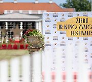 Raudonas kilimas i&scaron;tiestas: Pakruojo dvare i&scaron;kilmingas vasaros festivalio atidarymas