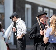 Legendinio &bdquo;Krik&scaron;tatėvio&ldquo; ir &bdquo;Trijų mu&scaron;kietininkų&ldquo; įkvėptos scenos atgimsta Pakruojo dvare: kaip patekti į filmavimus?