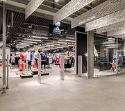 &bdquo;Outlet Park&ldquo; kviečia &scaron;vęsti savo gimtadienį