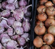 &bdquo;Ogmios miesto&ldquo; ūkininkų turguje &ndash; natūralūs, kaimi&scaron;ki delikatesai: ko čia ras rūkytos mėsos ir žuvies mylėtojai? 