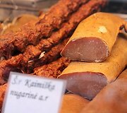 &bdquo;Ogmios miesto&ldquo; ūkininkų turguje &ndash; natūralūs, kaimi&scaron;ki delikatesai: ko čia ras rūkytos mėsos ir žuvies mylėtojai? 
