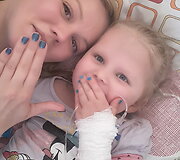 3,5 metų Lukrecijai &bdquo;užsidegė&ldquo; smegenys: sunki liga įkvėpė mamą įkurti unikalią kliniką