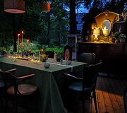Vilnių i&scaron;keitė į mi&scaron;ką ir atidarė restoraną: Ieva vai&scaron;ina patiekalais, kurių meniu diktuoja pati gamta