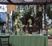Vilnių i&scaron;keitė į mi&scaron;ką ir atidarė restoraną: Ieva vai&scaron;ina patiekalais, kurių meniu diktuoja pati gamta