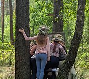 Vilnių i&scaron;keitė į mi&scaron;ką ir atidarė restoraną: Ieva vai&scaron;ina patiekalais, kurių meniu diktuoja pati gamta