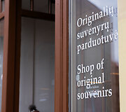 Suvenyrų parduotuvė Pilies gatvėje