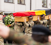 Atsisveikinimo ceremonija su Lietuvoje mirusiu Belgijos kariu