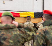 Atsisveikinimo ceremonija su Lietuvoje mirusiu Belgijos kariu