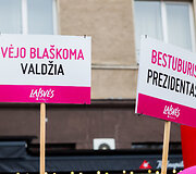 Protestas &bdquo;&Scaron;alin rankas nuo laisvo žodžio!&ldquo;