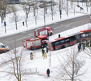 Autobusas nulėkė nuo kelio