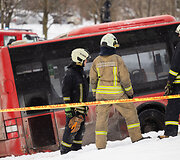 Autobusas nulėkė nuo kelio