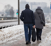 Gatvės pasidengė ledu