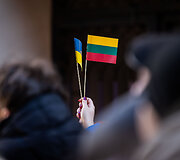 Vasario 16-osios minėjimas prie Lietuvos nepriklausomybės signatarų namų Vilniuje