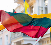 Vasario 16-osios minėjimas prie Lietuvos nepriklausomybės signatarų namų Vilniuje
