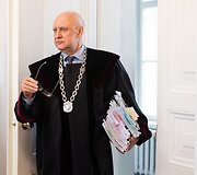 Andriaus Vy&scaron;niausko, nuteisto už sukčiavimą, piktnaudžiavimą ir dokumentų klastojimą, nagrinėjama byla