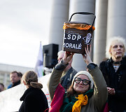 Protestas ,,&Scaron;alin rankas nuo laisvo žodžio&ldquo;