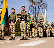 Lietuvos kariuomenės Pirmosios divizijos vėliavos įteikimo ceremonija