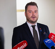 Kastytis Žuromskas ai&scaron;kinasi apie jį į ministrus delegavusios &bdquo;Nemuno au&scaron;ros&ldquo; daromą įtaką jo kuruojamos srities sprendimams, partijos narių galimus pažeidimus statybų ir aplinkosaugos srityse