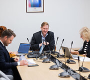 Kastytis Žuromskas ai&scaron;kinasi apie jį į ministrus delegavusios &bdquo;Nemuno au&scaron;ros&ldquo; daromą įtaką jo kuruojamos srities sprendimams, partijos narių galimus pažeidimus statybų ir aplinkosaugos srityse