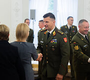 Prezidentūroje suteiktas kontradmirolo laipsnis flotilės admirolui Giedriui Premeneckui ir generolo majoro laipsnis brigados generolui Žilvinui Gaubiu