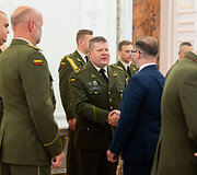 Prezidentūroje suteiktas kontradmirolo laipsnis flotilės admirolui Giedriui Premeneckui ir generolo majoro laipsnis brigados generolui Žilvinui Gaubiu