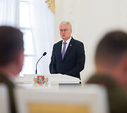 Prezidentūroje suteiktas kontradmirolo laipsnis flotilės admirolui Giedriui Premeneckui ir generolo majoro laipsnis brigados generolui Žilvinui Gaubiu
