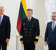 Prezidentūroje suteiktas kontradmirolo laipsnis flotilės admirolui Giedriui Premeneckui ir generolo majoro laipsnis brigados generolui Žilvinui Gaubiu