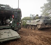 Pirmųjų Lietuvos kariuomenės tankų įgulų vykdomas kovinis &scaron;audymas i&scaron; tankų &bdquo;Leopard 2A6&ldquo;