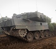 Pirmųjų Lietuvos kariuomenės tankų įgulų vykdomas kovinis &scaron;audymas i&scaron; tankų &bdquo;Leopard 2A6&ldquo;
