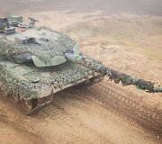 Pirmųjų Lietuvos kariuomenės tankų įgulų vykdomas kovinis &scaron;audymas i&scaron; tankų &bdquo;Leopard 2A6&ldquo;