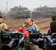 Pirmųjų Lietuvos kariuomenės tankų įgulų vykdomas kovinis &scaron;audymas i&scaron; tankų &bdquo;Leopard 2A6&ldquo;