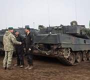 Pirmųjų Lietuvos kariuomenės tankų įgulų vykdomas kovinis &scaron;audymas i&scaron; tankų &bdquo;Leopard 2A6&ldquo;