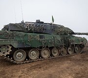 Pirmųjų Lietuvos kariuomenės tankų įgulų vykdomas kovinis &scaron;audymas i&scaron; tankų &bdquo;Leopard 2A6&ldquo;